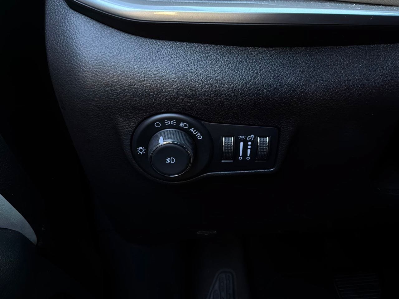 Used 2025 Jeep Compass Limited AWD/4WD image 21