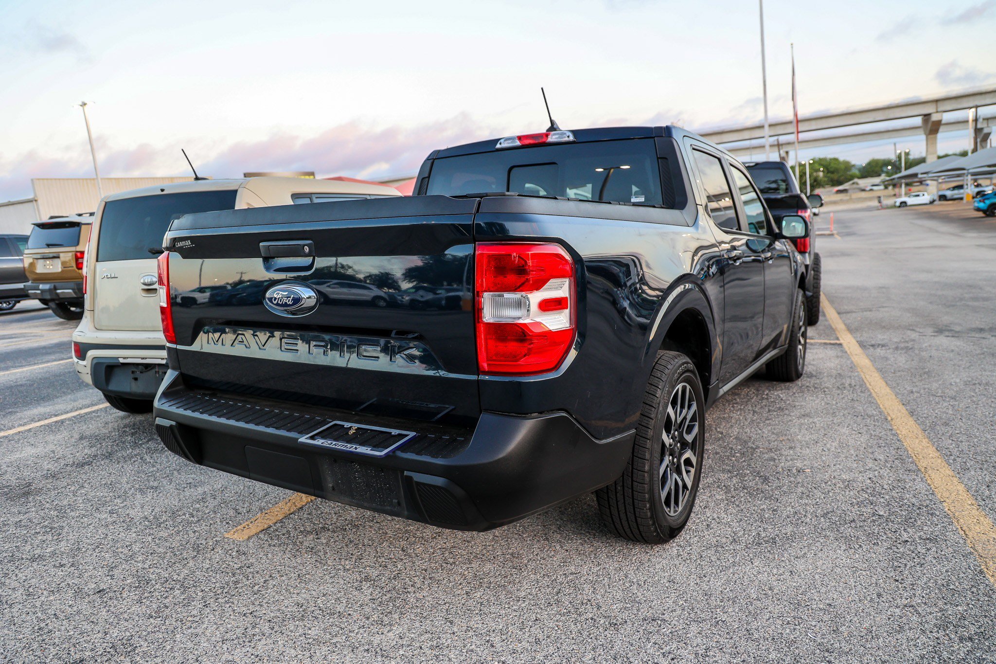 Used 2022 Ford Maverick Lariat FWD image 7