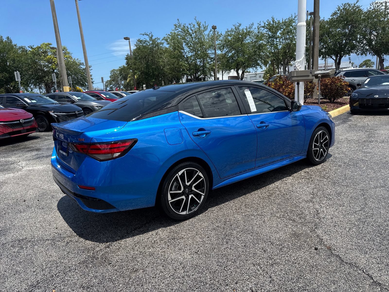 Certified 2025 Nissan Sentra SR FWD image 9