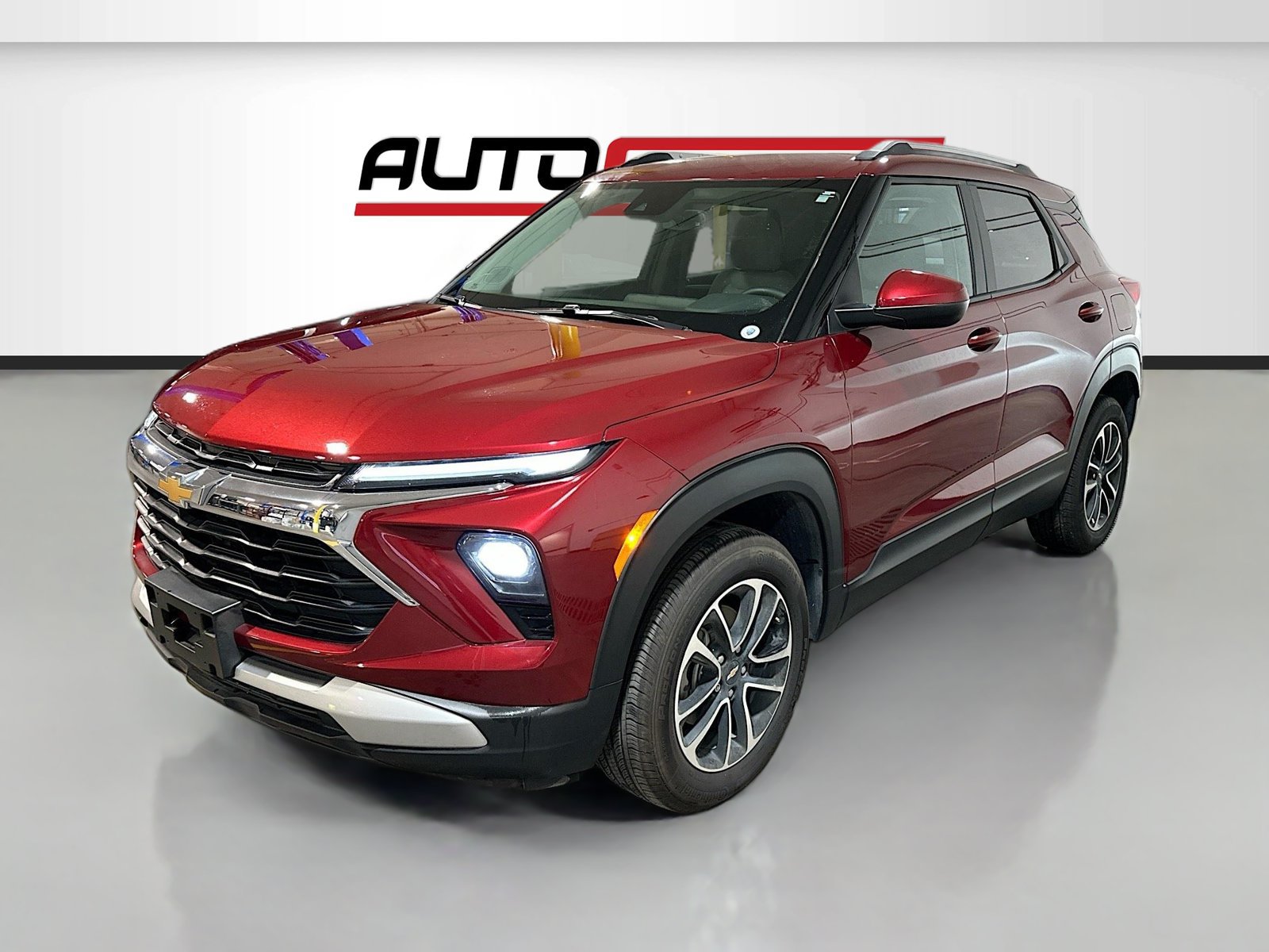 Used 2024 Chevrolet TrailBlazer LT w/ Convenience Package AWD/4WD image 3