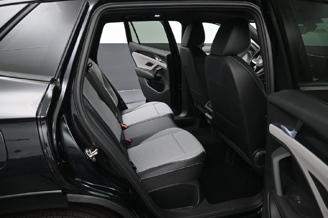 New 2026 Volkswagen Tiguan SE R-Line AWD/4WD image 13