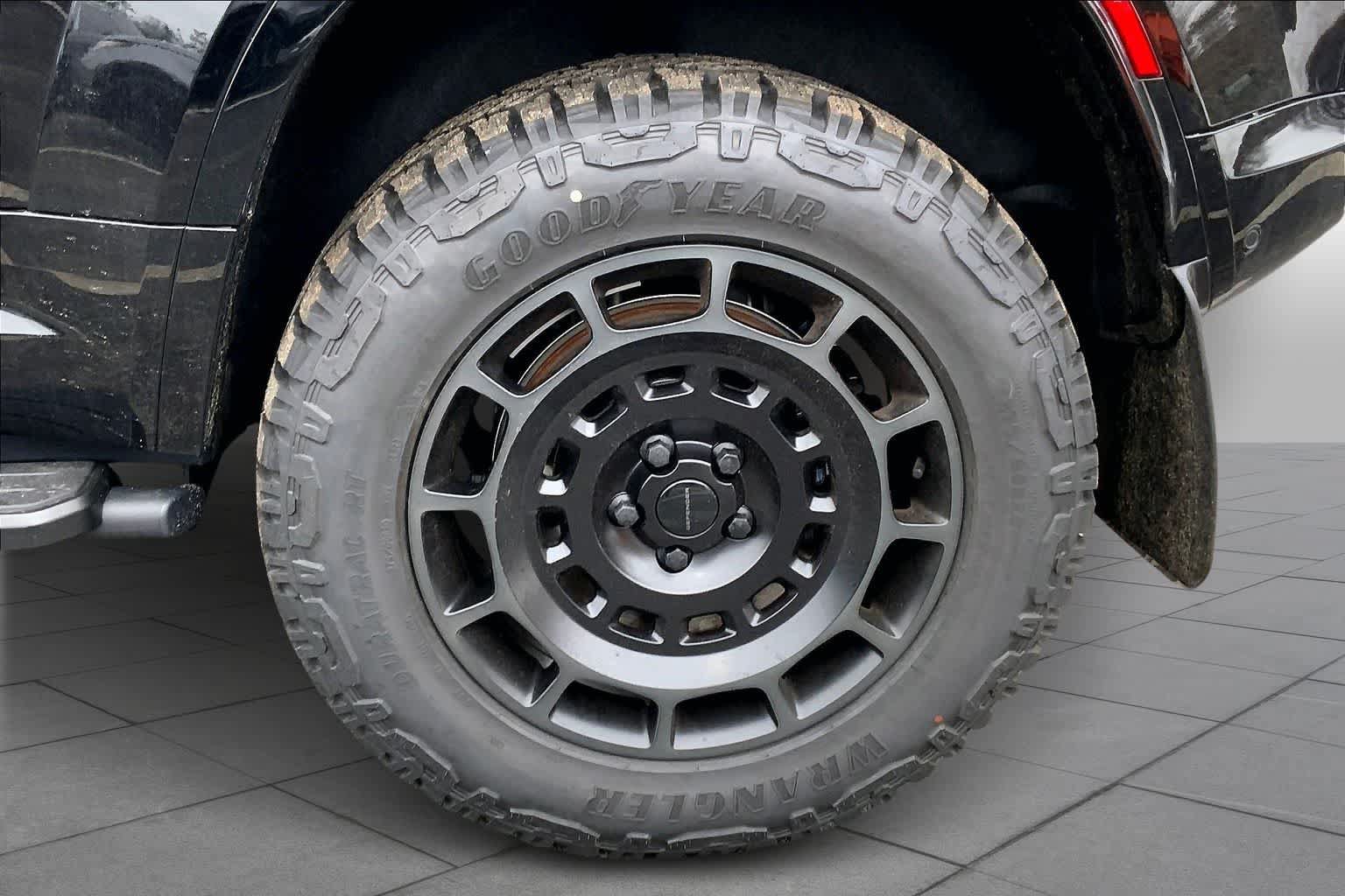 New 2026 Land Rover Defender 110 OCTA AWD/4WD image 14