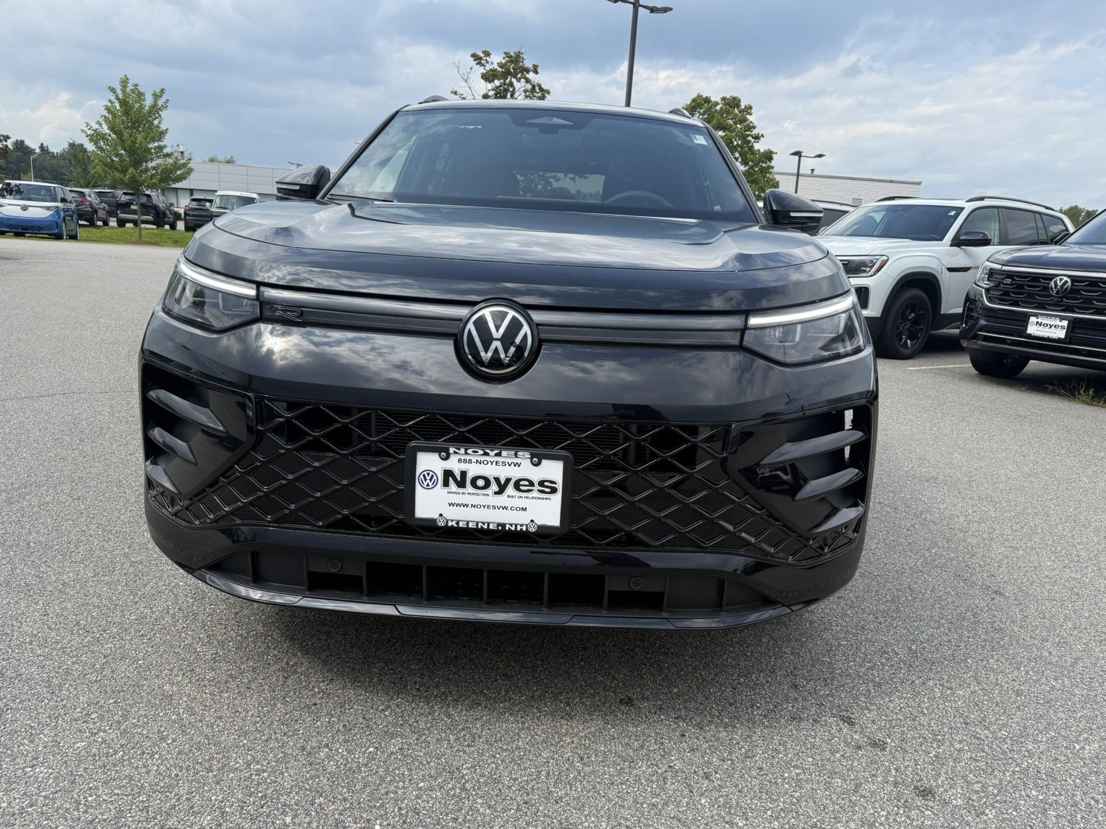 New 2025 Volkswagen Tiguan SE R-Line image 8