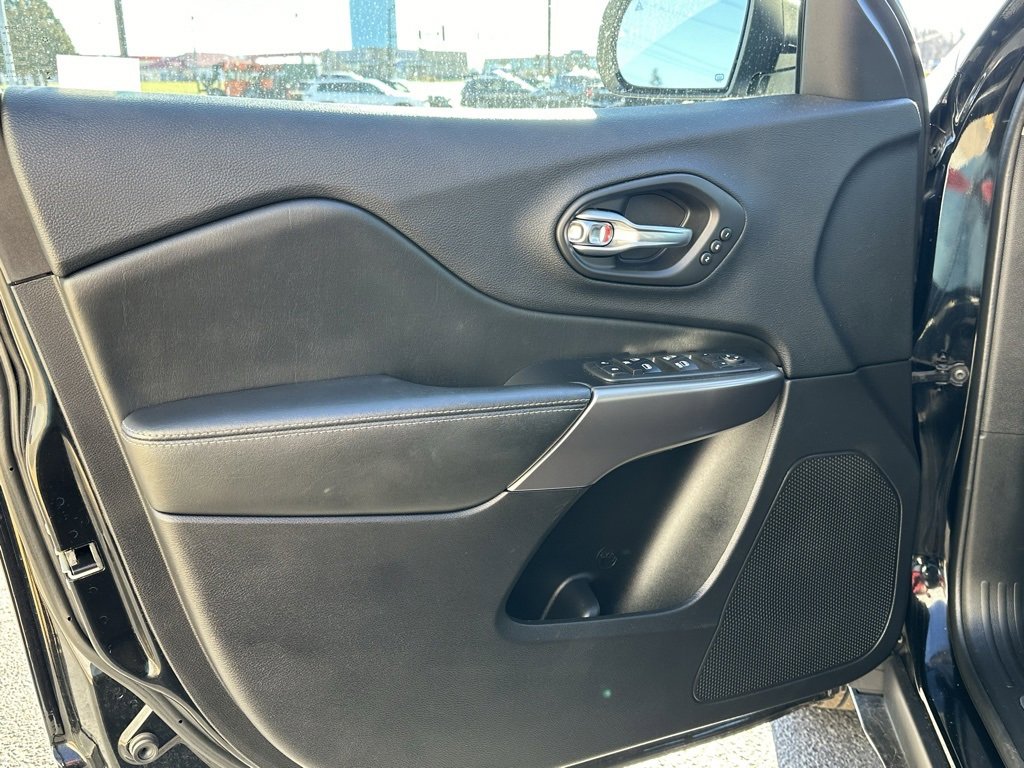 Used 2020 Jeep Cherokee Limited image 10