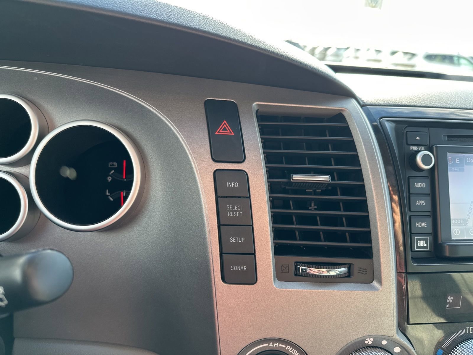 Used 2014 Toyota Sequoia Platinum AWD/4WD image 91