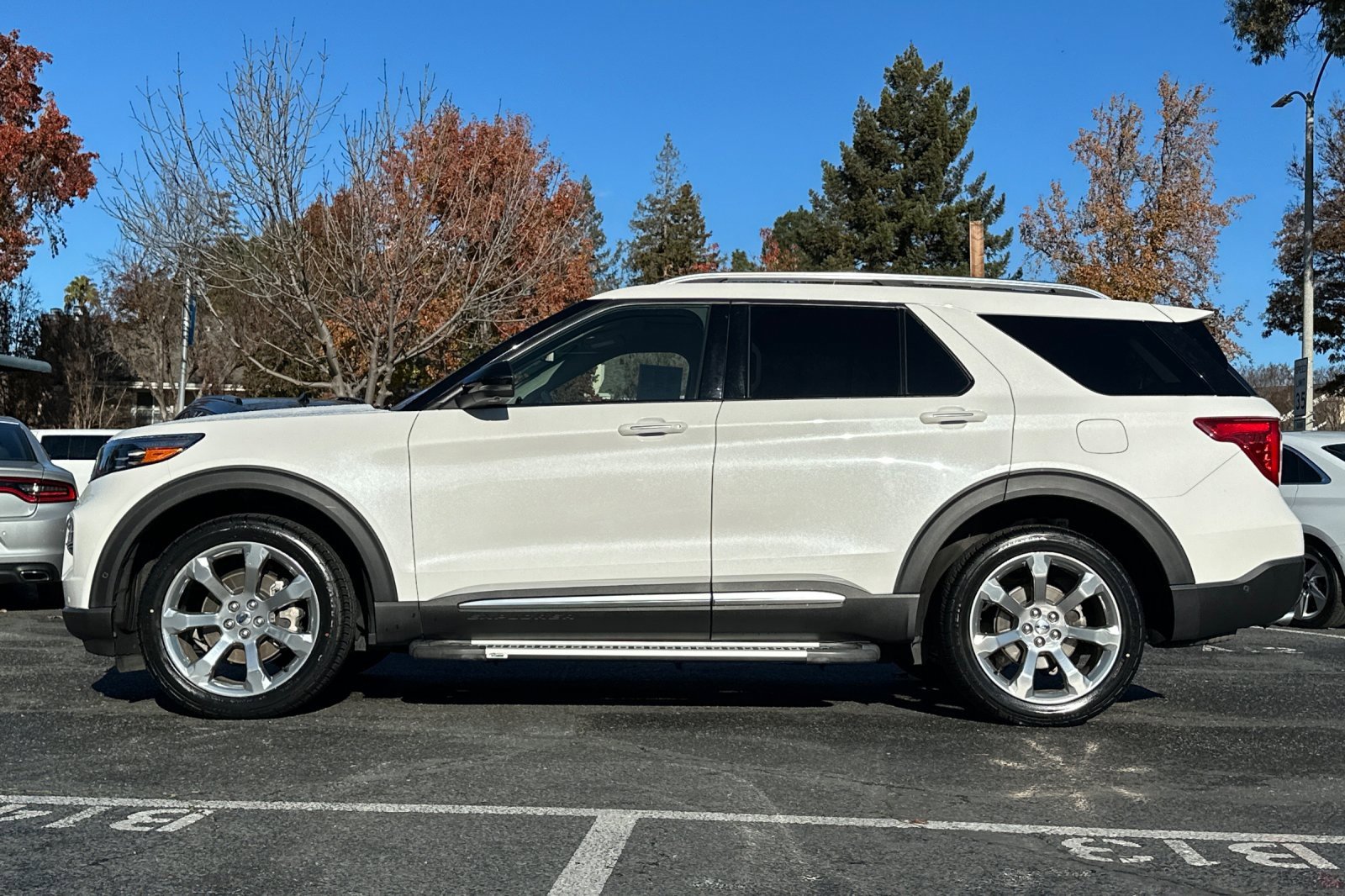 Certified 2020 Ford Explorer Platinum w/ Premium Technology Package image 8