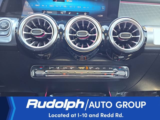 Used 2023 Mercedes-Benz GLB 250 4MATIC w/ Premium Package image 21