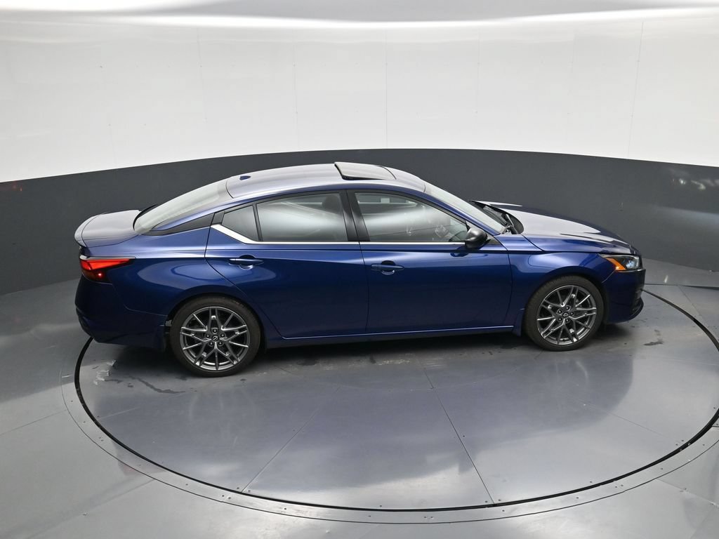 Used 2024 Nissan Altima 2.0 SR FWD image 32