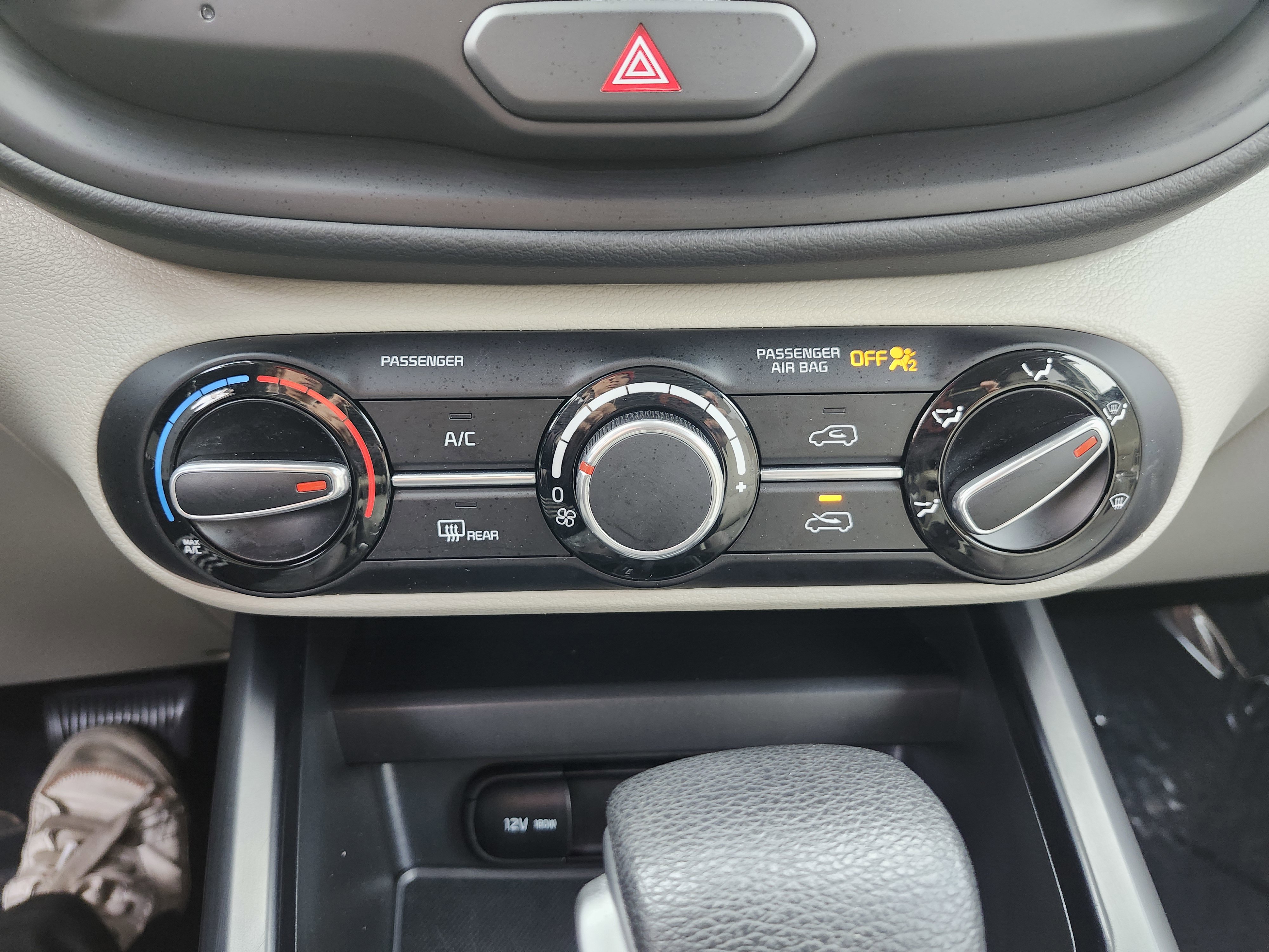 Used 2025 Kia Soul LX w/ LX Technology Package FWD image 28