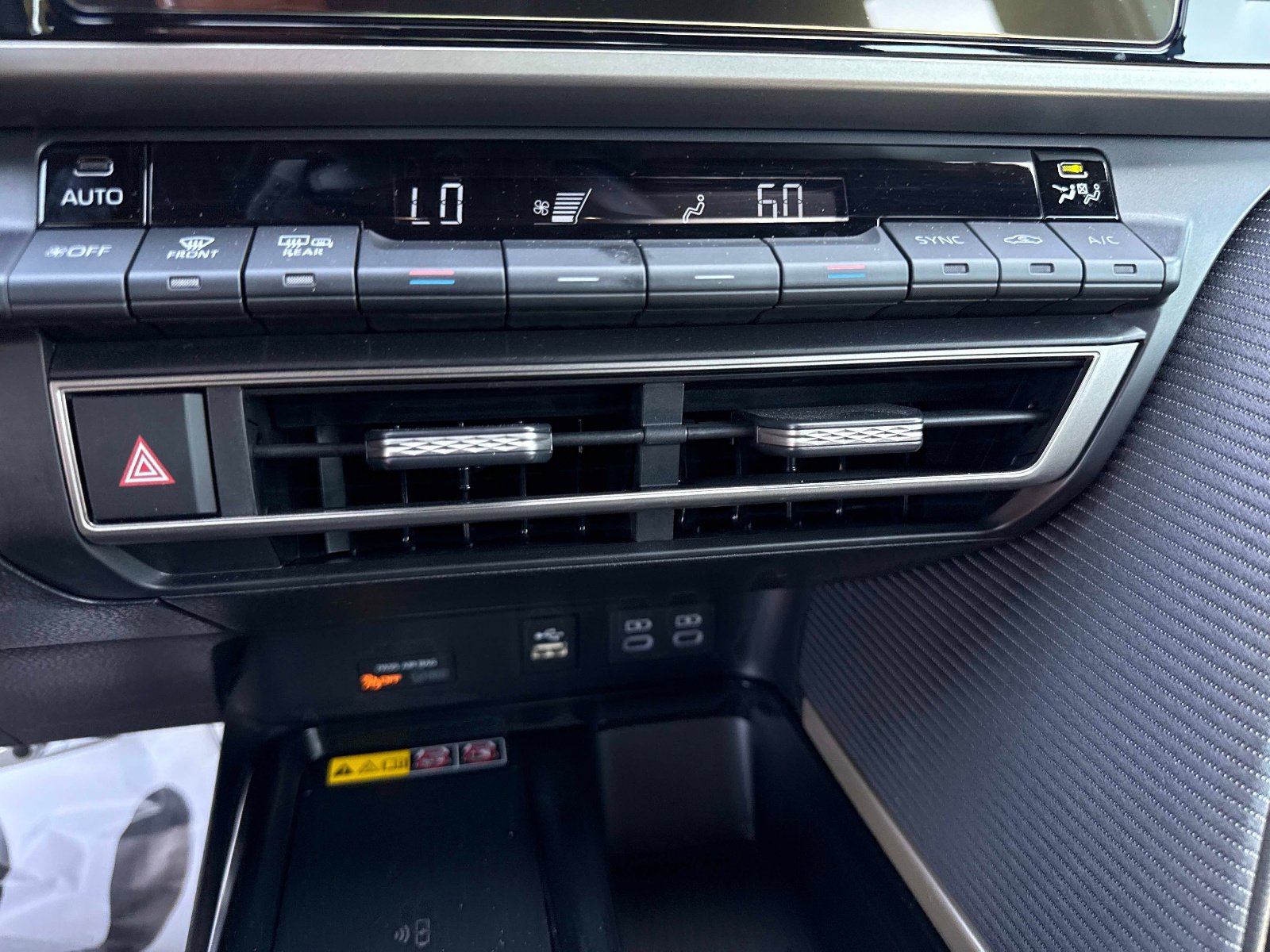 Used 2025 Toyota Camry SE FWD image 23