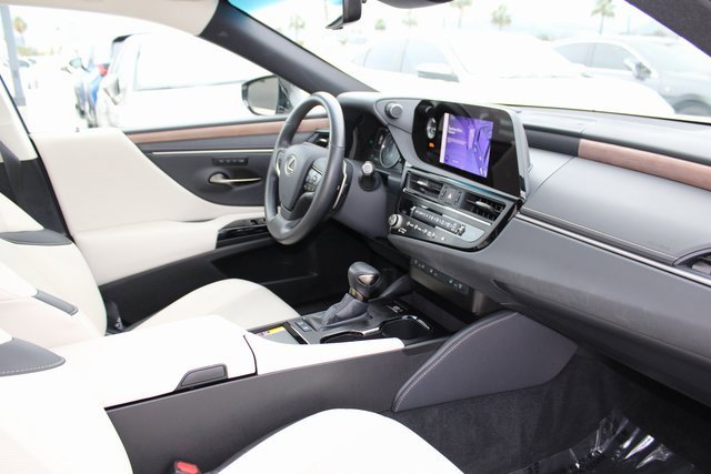 Certified 2025 Lexus ES 300h w/ Premium Package image 5