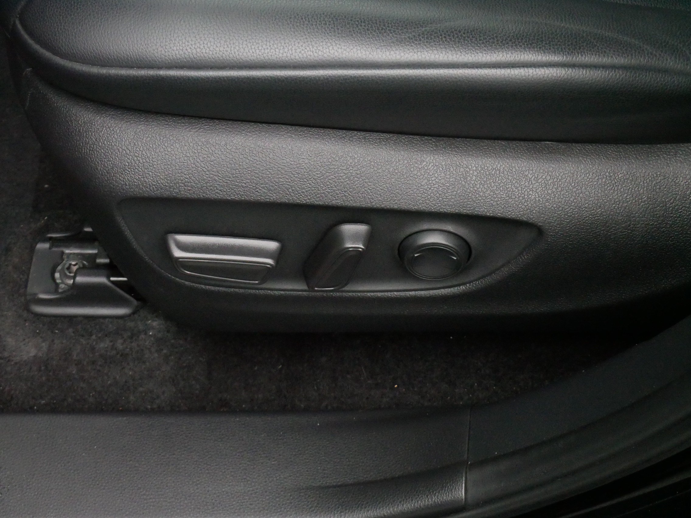 Used 2024 Toyota Highlander XLE AWD/4WD image 20