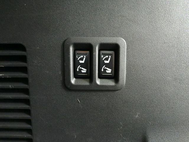 Used 2011 Nissan Armada Platinum w/ 2nd Row Captain Seat Pkg image 42