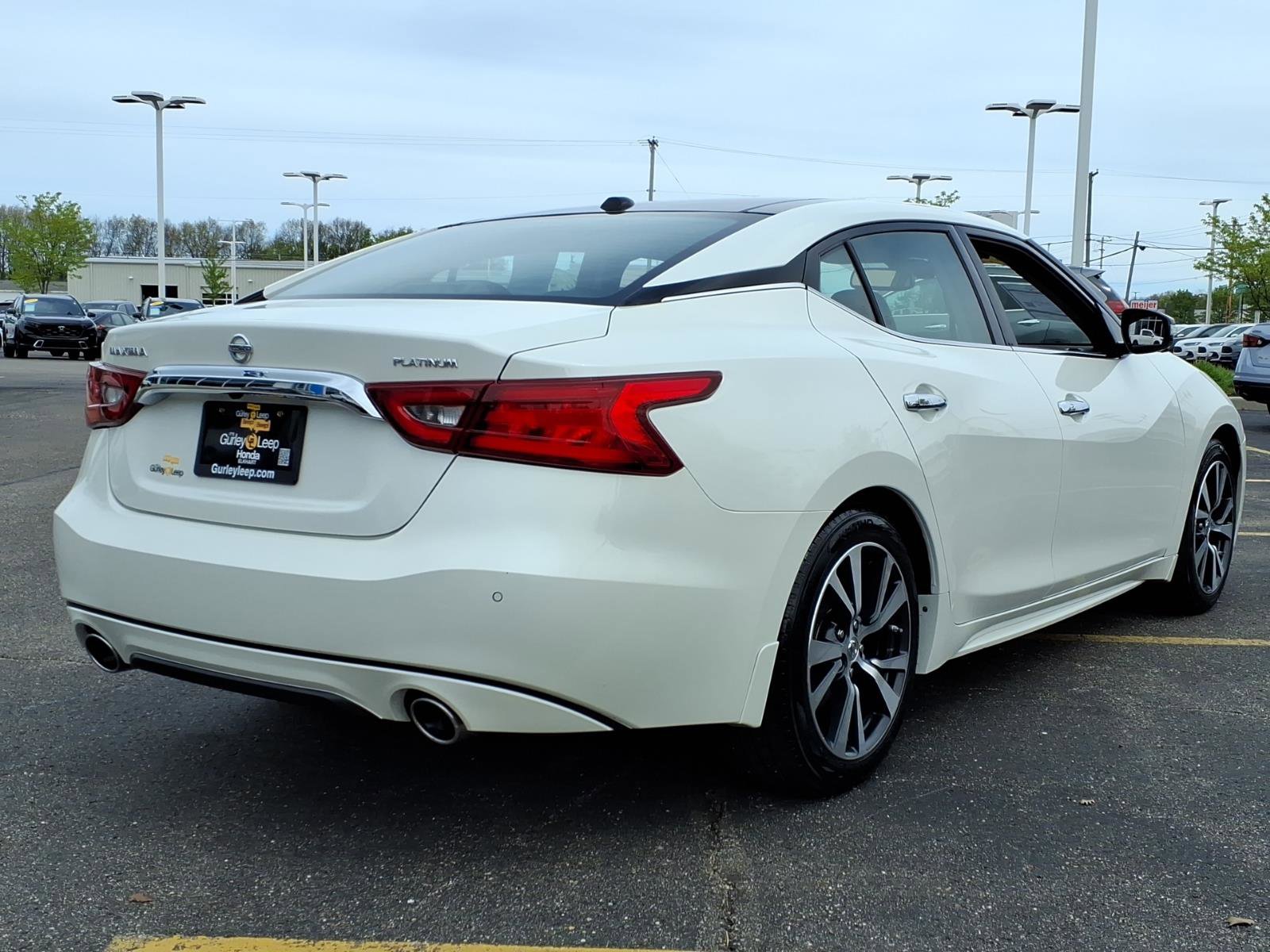 Used 2016 Nissan Maxima Platinum w/ Interior Lighting Package FWD image 12