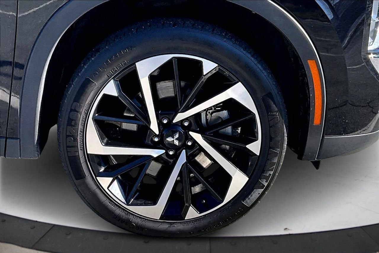 Used 2024 Mitsubishi Outlander SE image 35