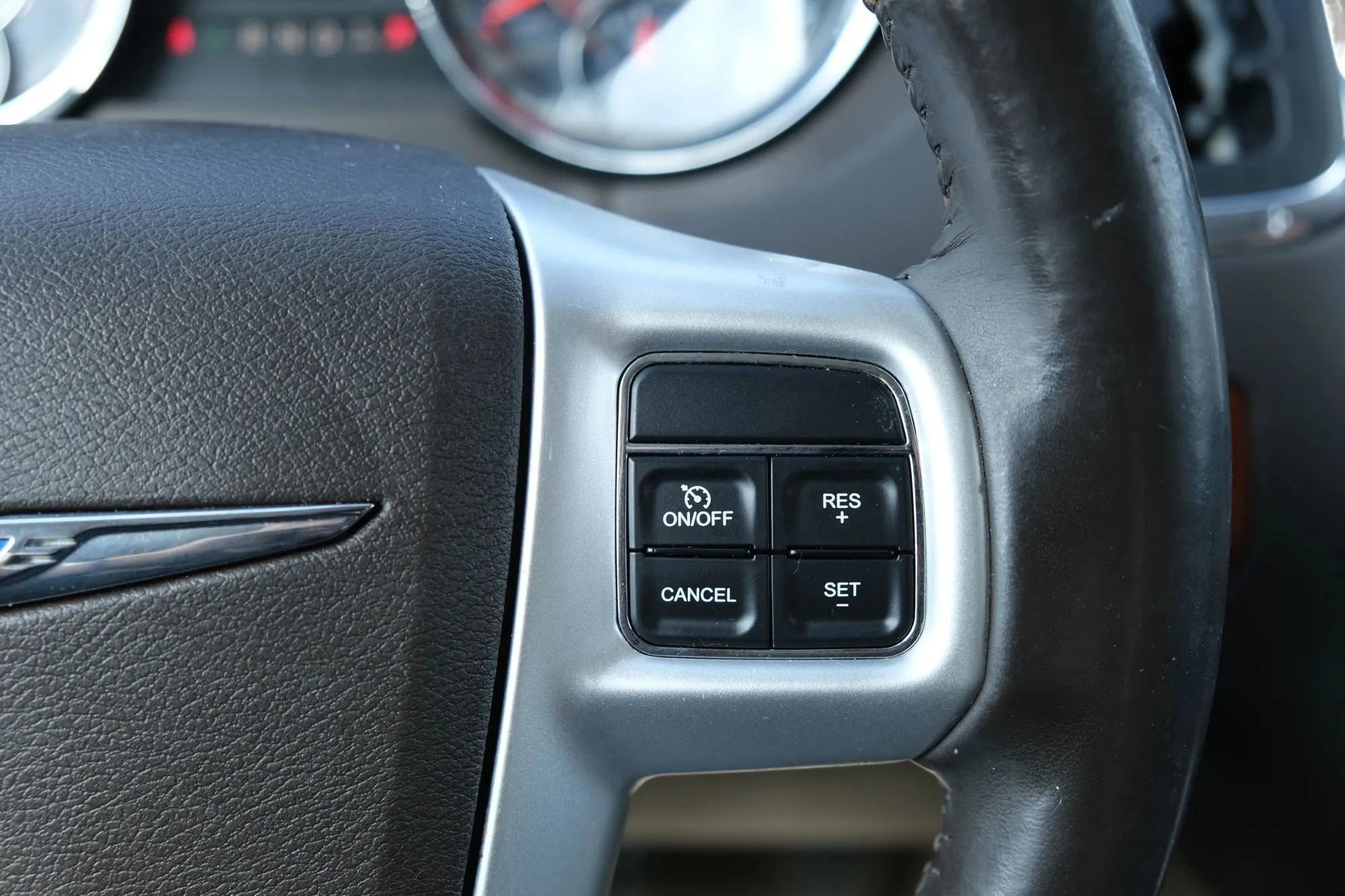 Used 2015 Chrysler Town & Country Touring image 38