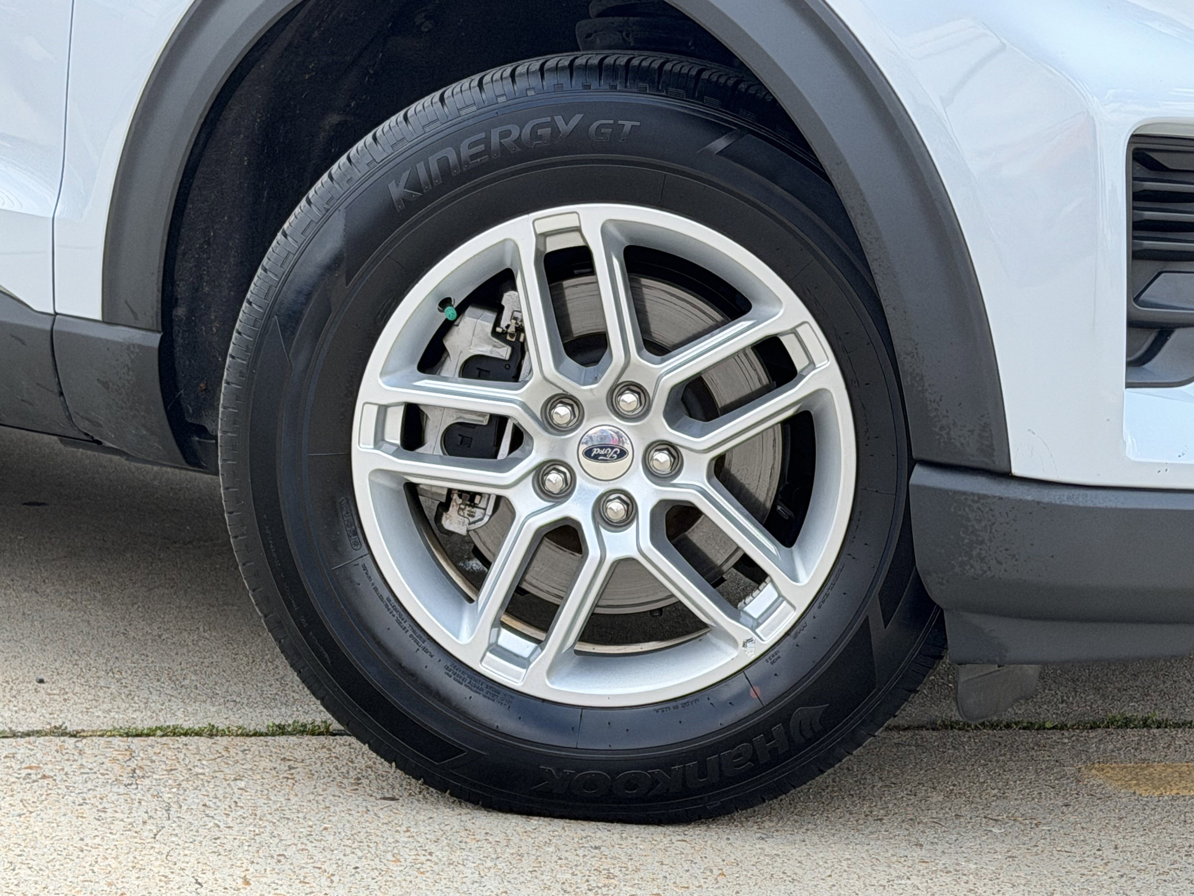 Certified 2025 Ford Explorer Active RWD image 3