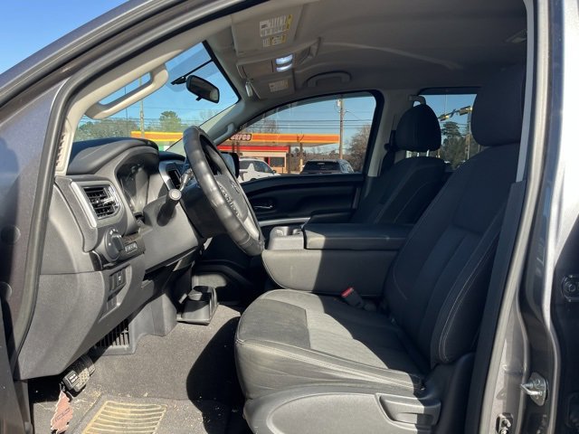 Used 2018 Nissan Titan SV image 7