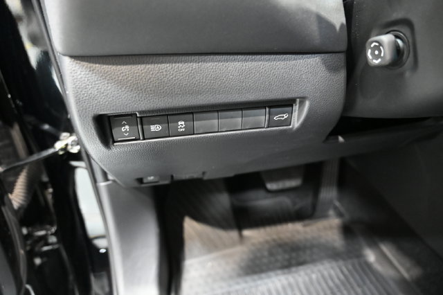 Used 2023 Toyota Venza LE AWD/4WD image 24