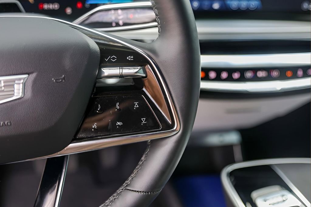 Used 2025 Cadillac Lyriq Luxury RWD image 13
