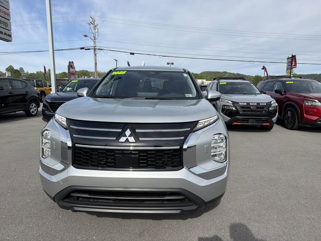Used 2025 Mitsubishi Outlander ES AWD/4WD image 2