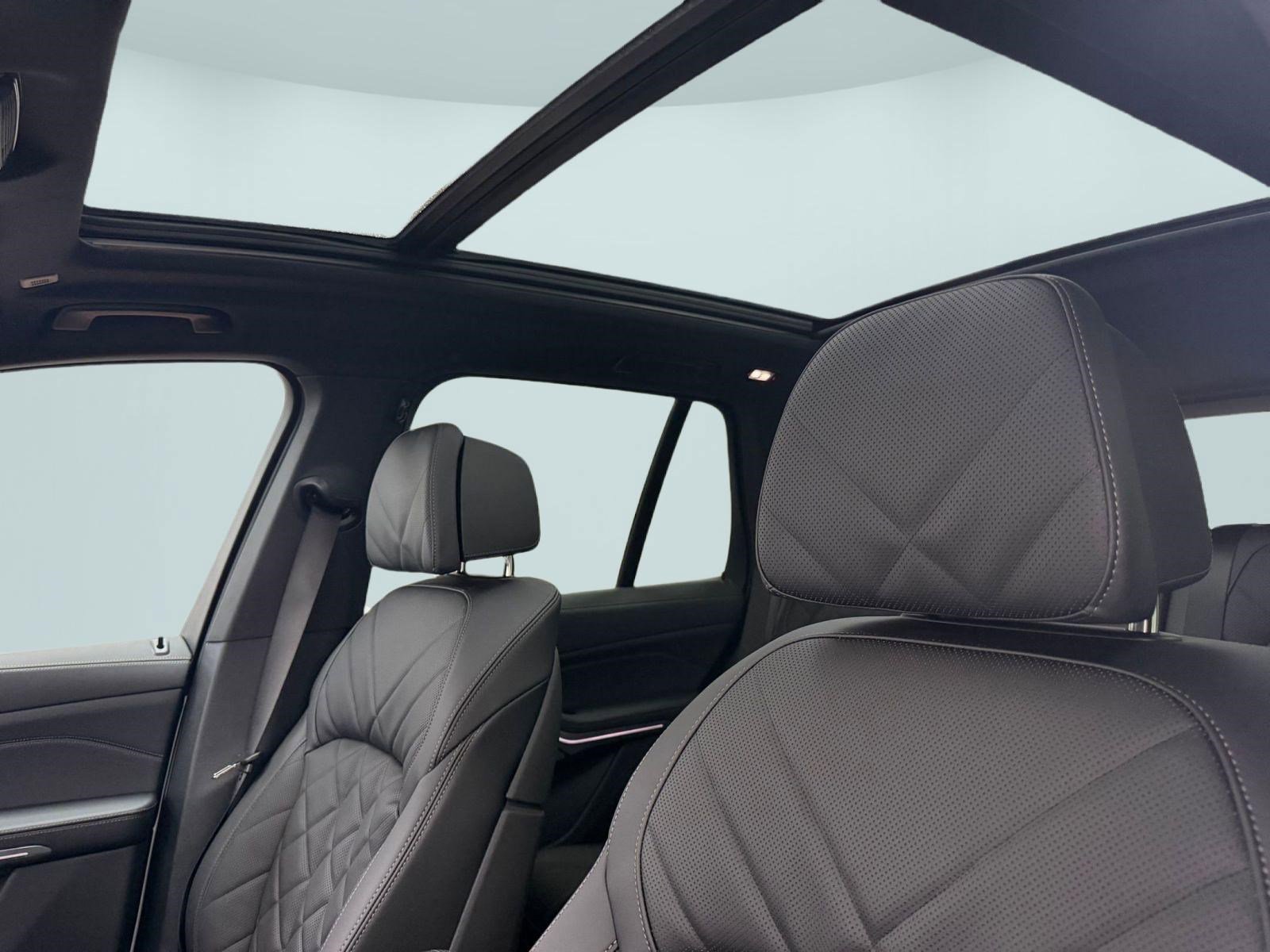 New 2026 BMW X5 xDrive50e image 11