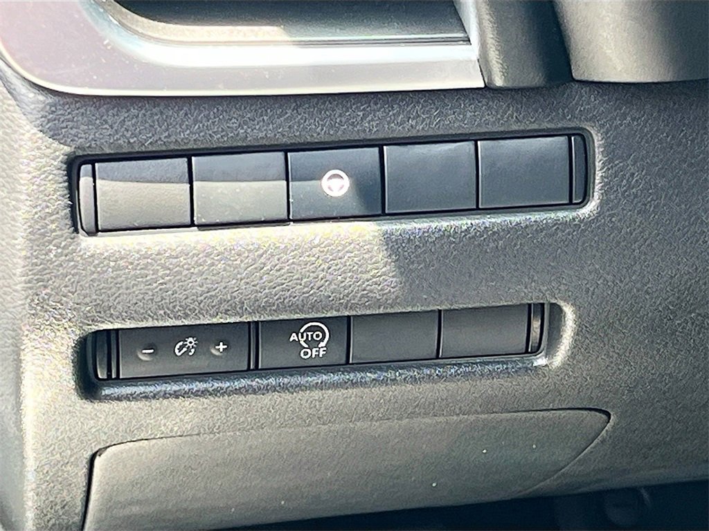 Used 2023 Nissan Rogue SV image 10