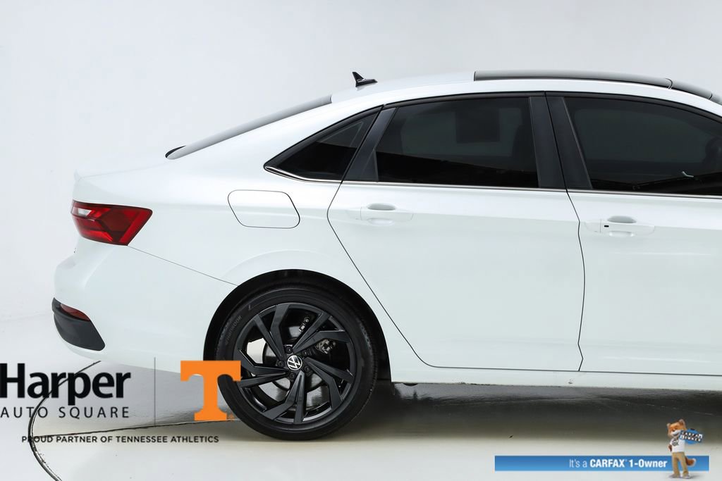 Used 2025 Volkswagen Jetta SE w/ Sunroof Package image 11