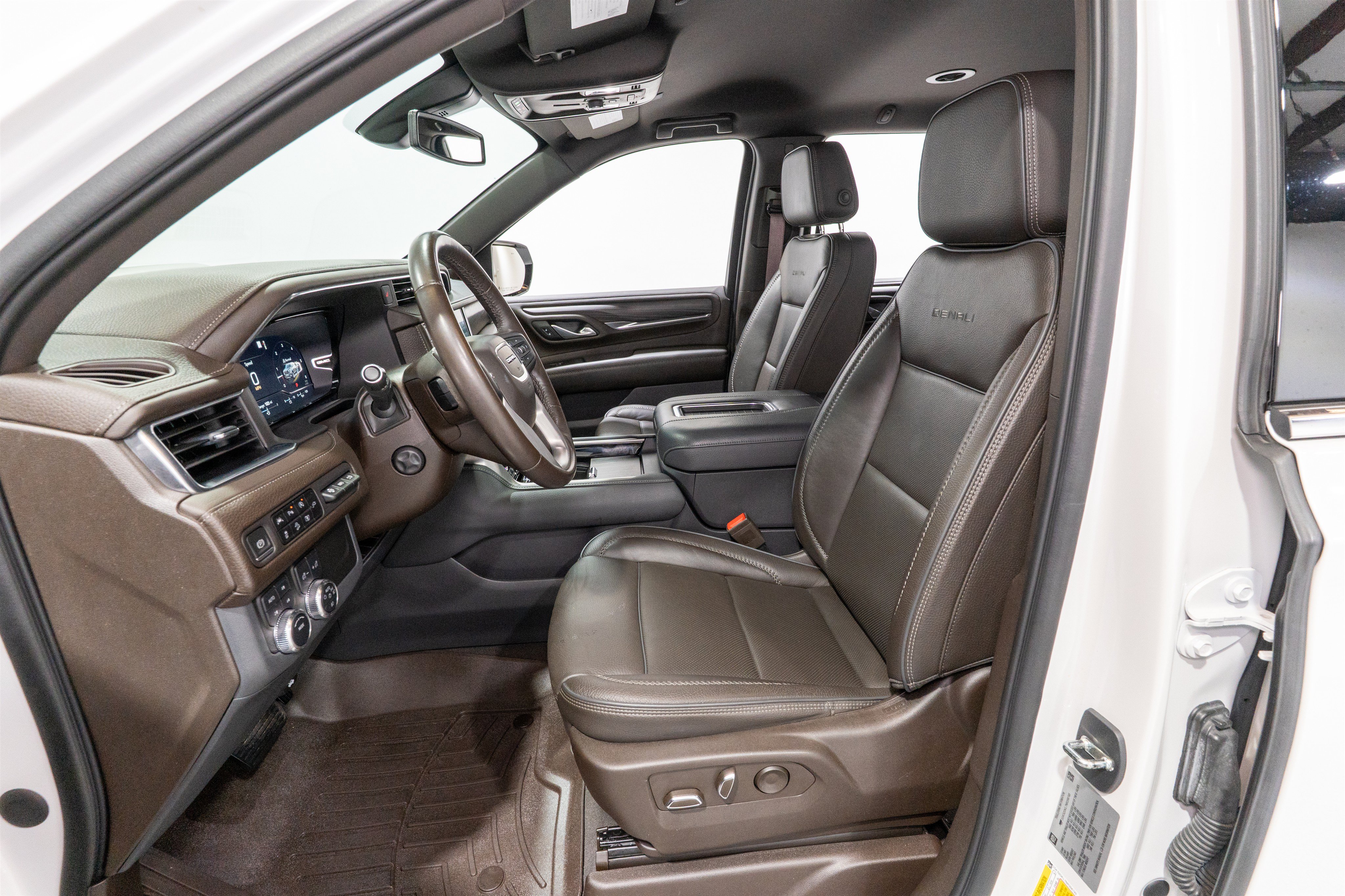 Used 2022 GMC Yukon Denali AWD/4WD image 16