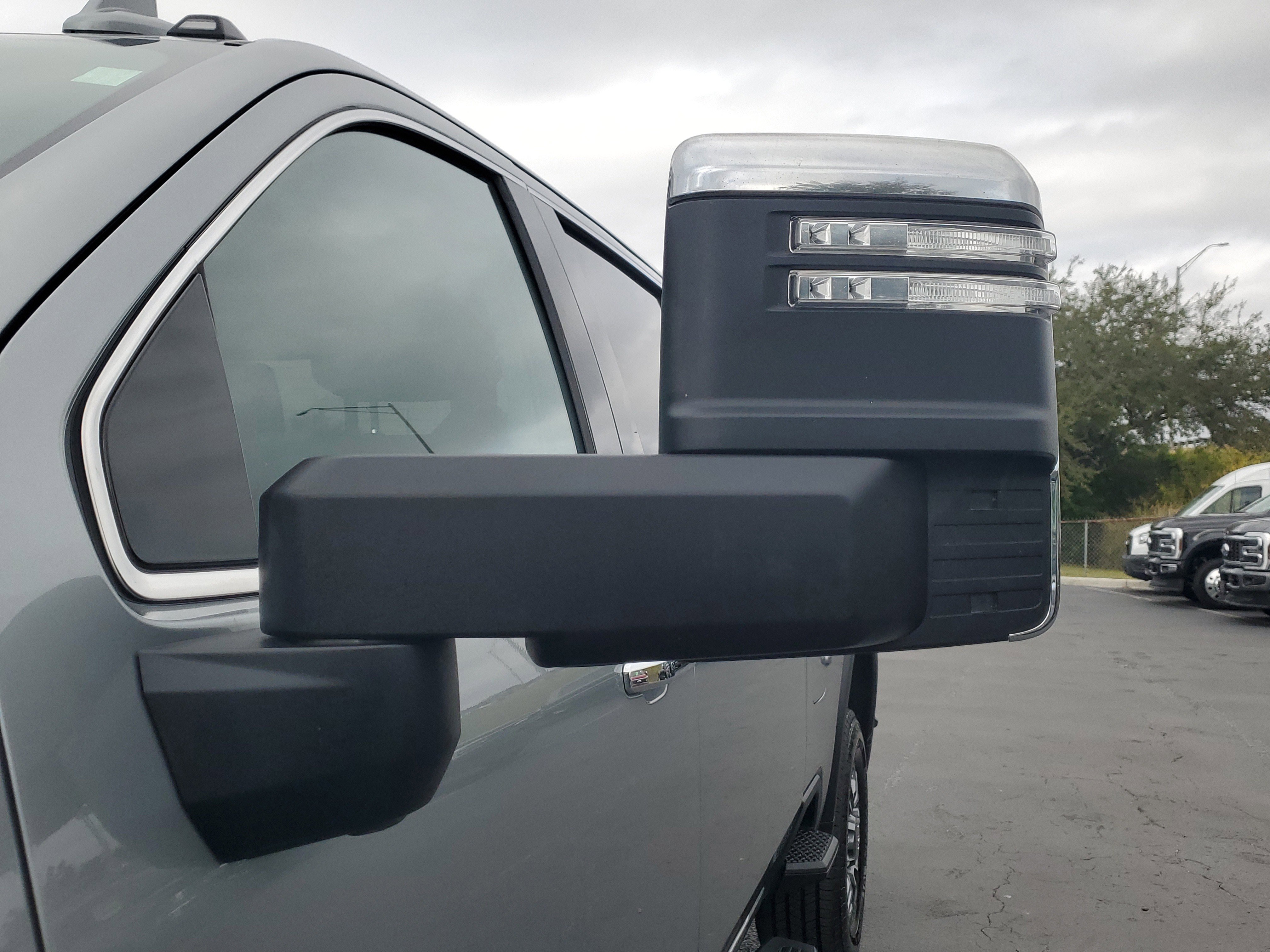 Used 2024 GMC Sierra 2500 SLT w/ SLT Premium Package image 4