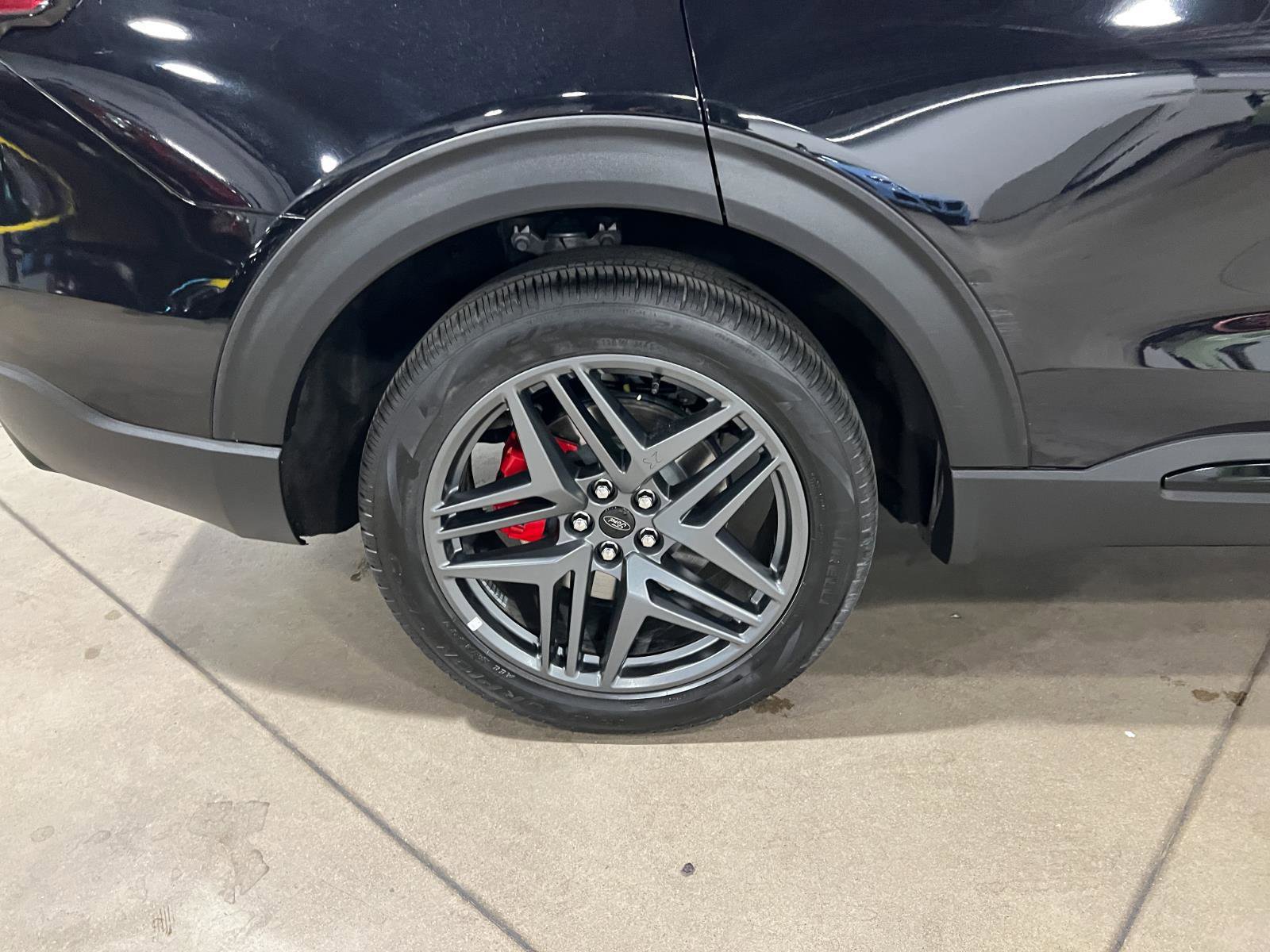 Used 2025 Ford Explorer ST-Line w/ ST-Line Street Pack image 42