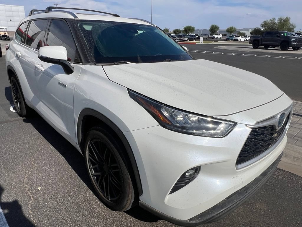 Used 2020 Toyota Highlander XLE FWD image 2