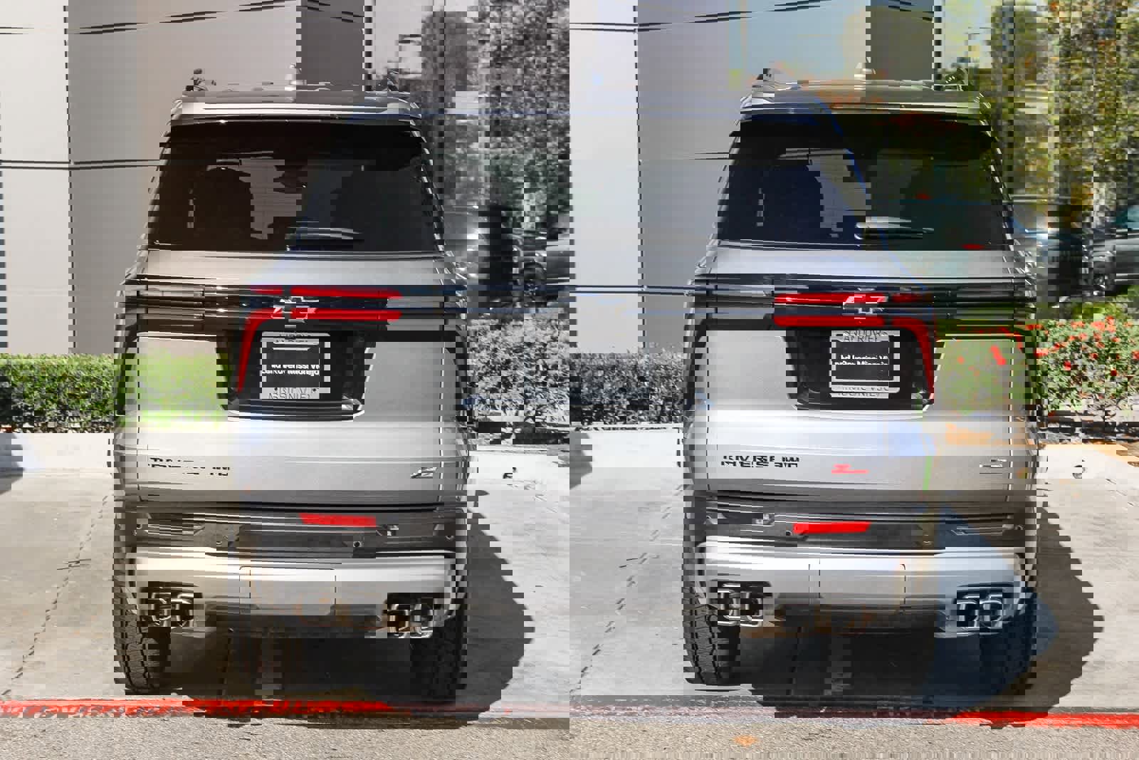 Used 2025 Chevrolet Traverse Z71 image 5