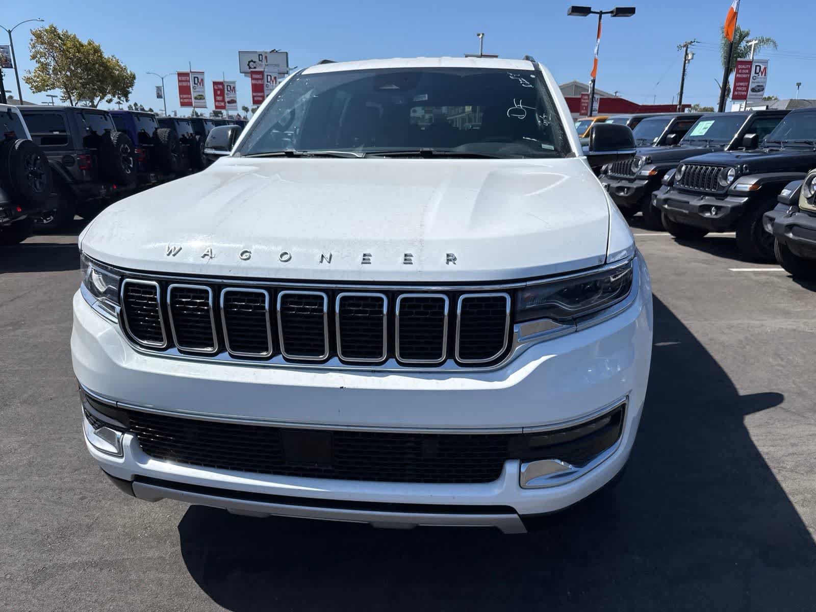 Used 2024 Jeep Wagoneer L Series II RWD image 4