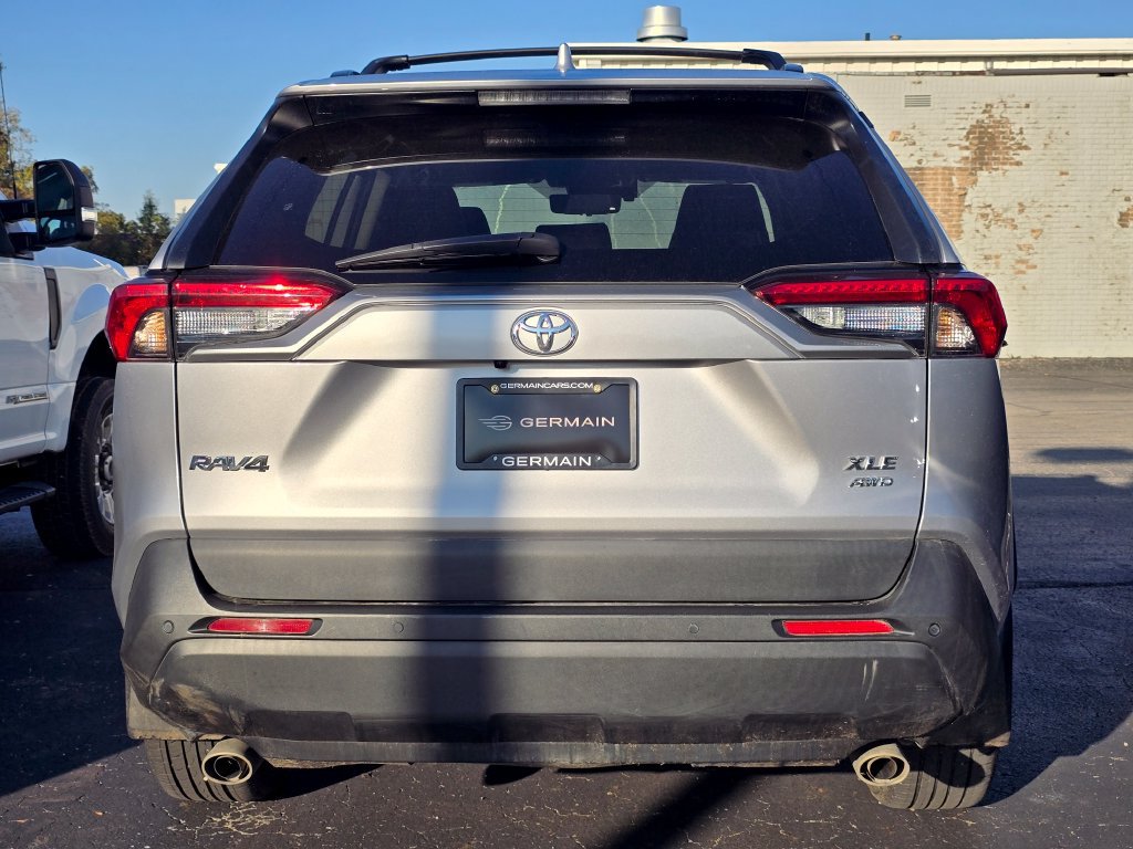 Used 2022 Toyota RAV4 XLE Premium AWD/4WD image 7