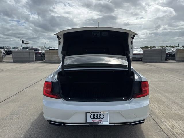 Used 2020 Volvo S90 T6 Momentum w/ Protection Package Premier image 9