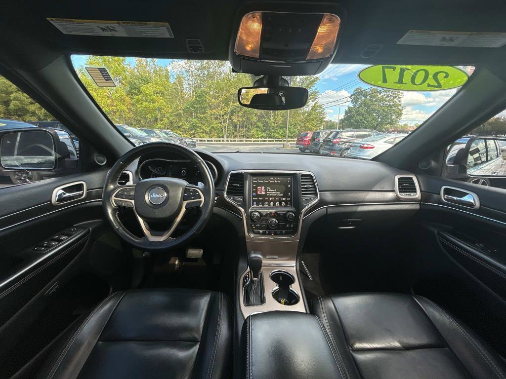 Used 2017 Jeep Grand Cherokee Limited image 16