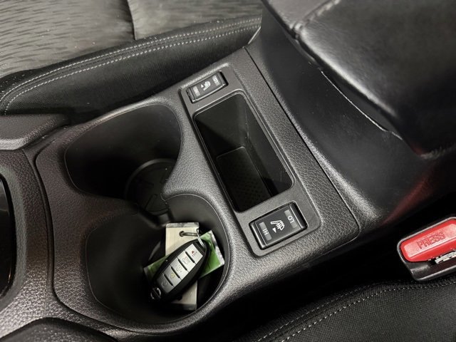 Used 2019 Nissan Rogue SV w/ Premium Package image 16