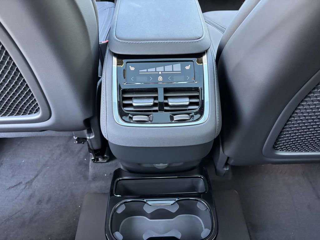 New 2026 Volvo XC90 B6 Plus image 33