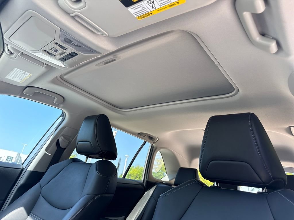 Used 2022 Toyota RAV4 XLE Premium image 29