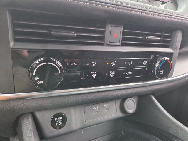 Used 2024 Nissan Rogue S FWD image 23