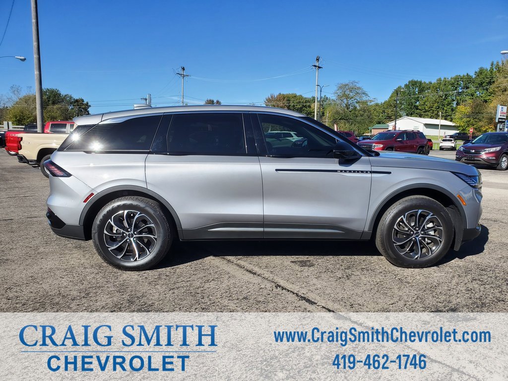 Used 2025 Lincoln Nautilus Premier image 7