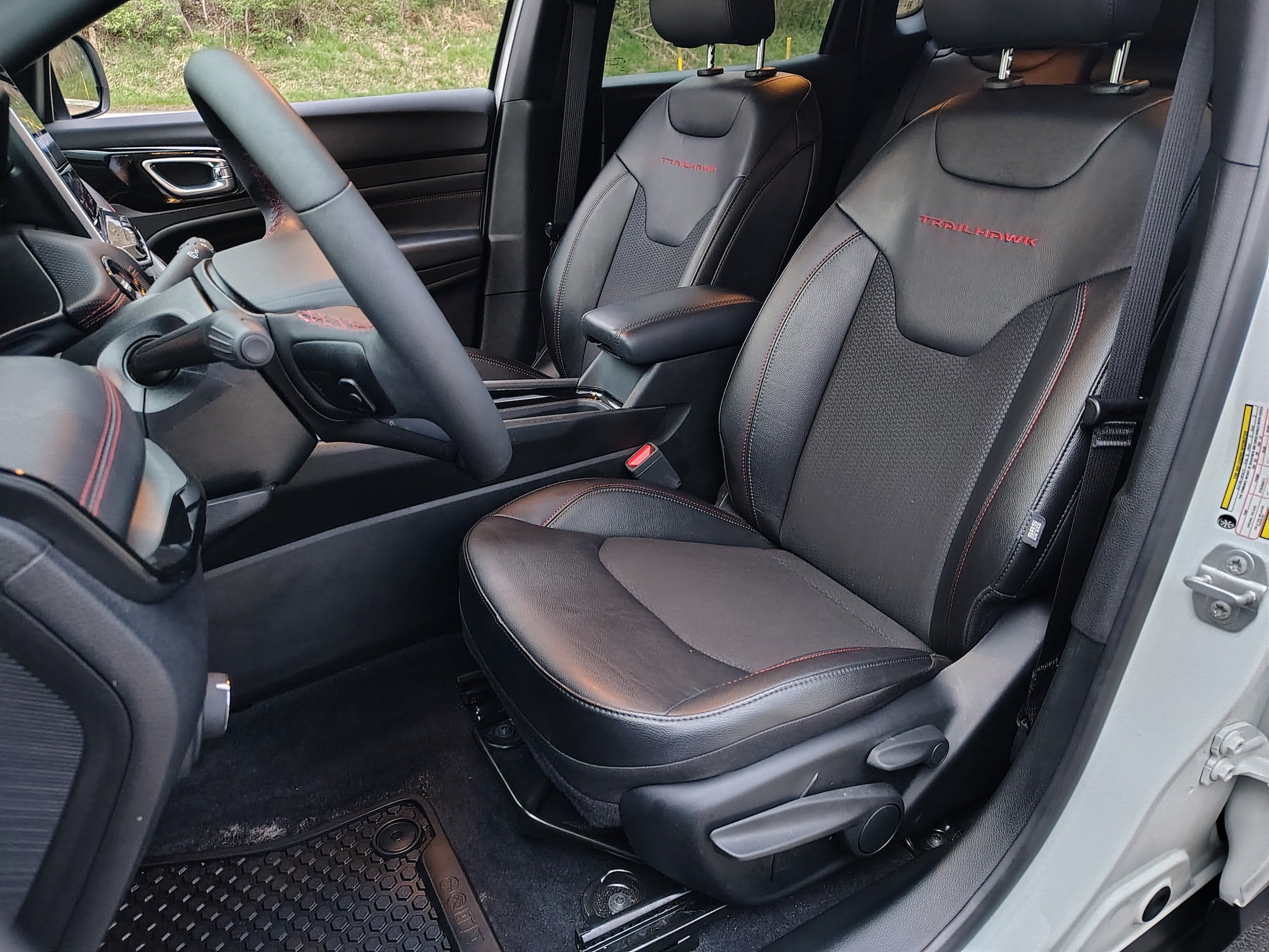 Certified 2025 Jeep Compass Trailhawk AWD/4WD image 16