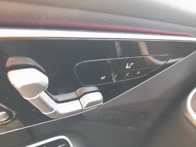Used 2025 Mercedes-Benz GLC 350e 4MATIC image 8