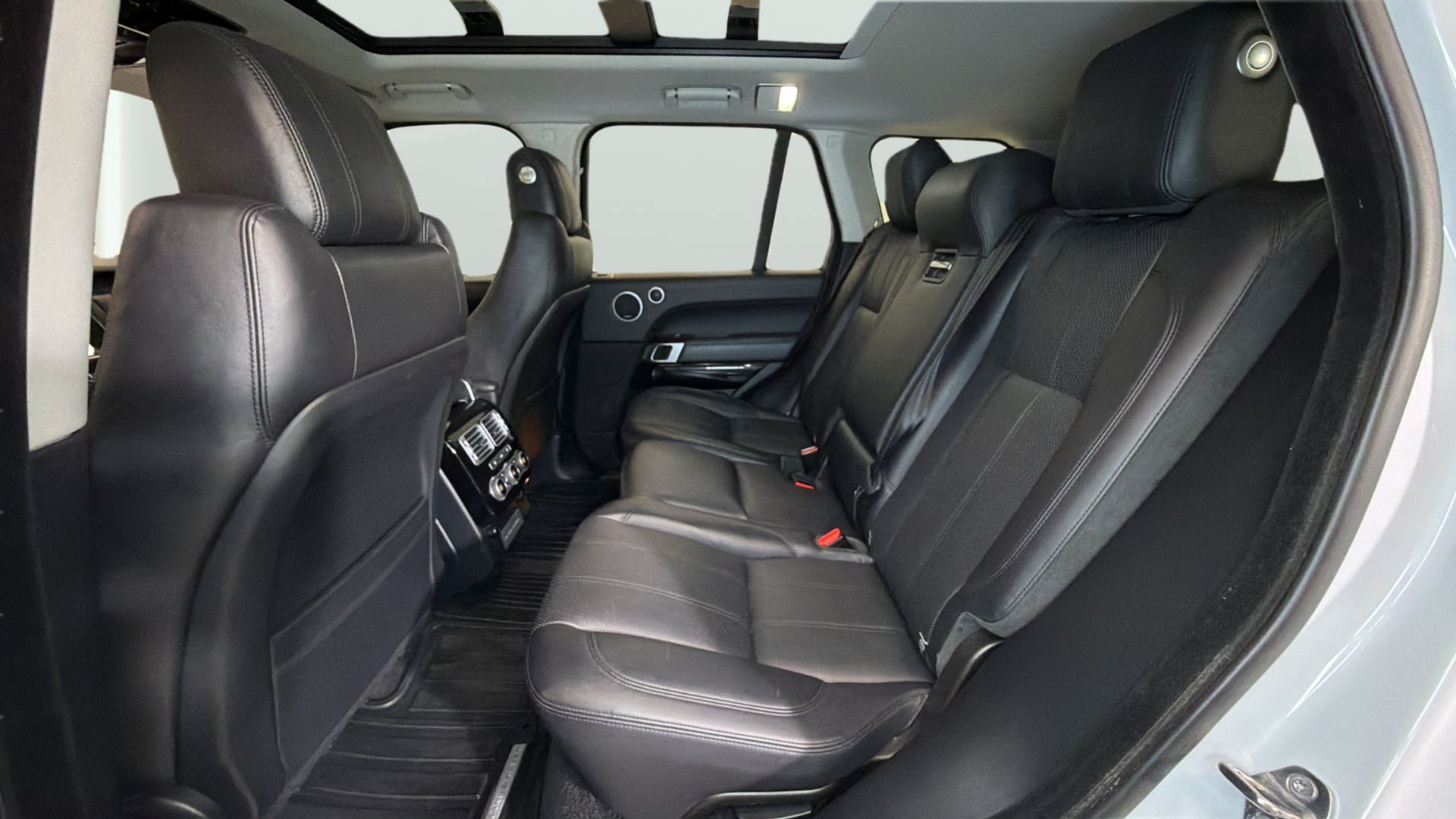 Used 2017 Land Rover Range Rover Supercharged AWD/4WD image 33