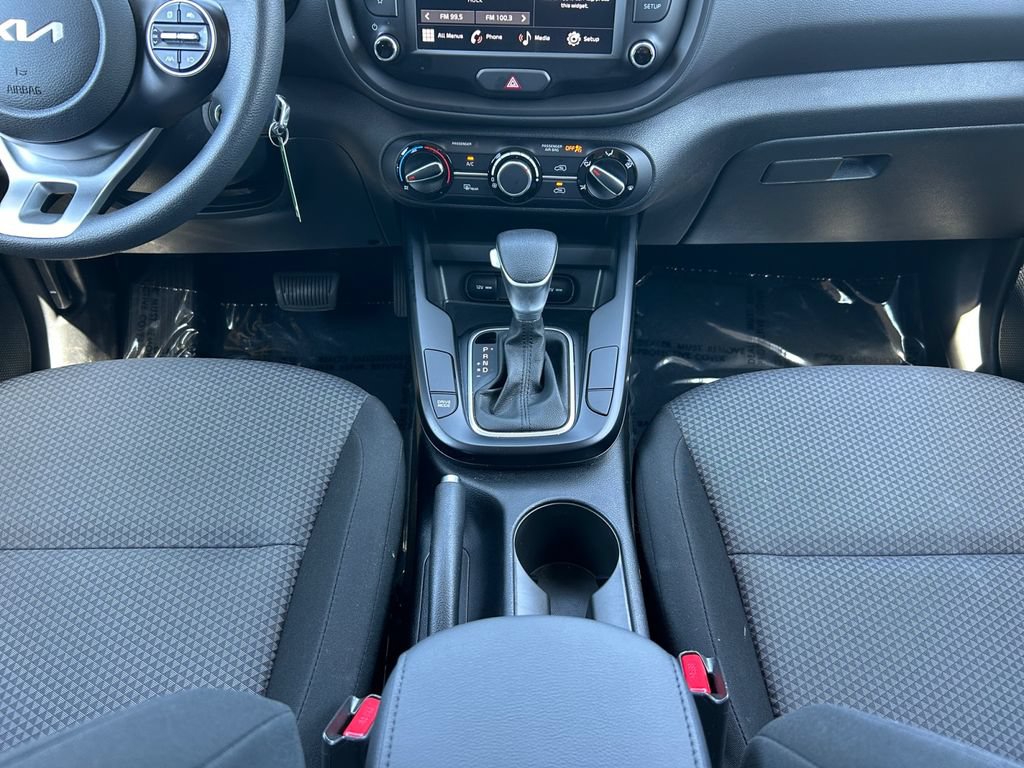Used 2025 Kia Soul LX FWD image 12
