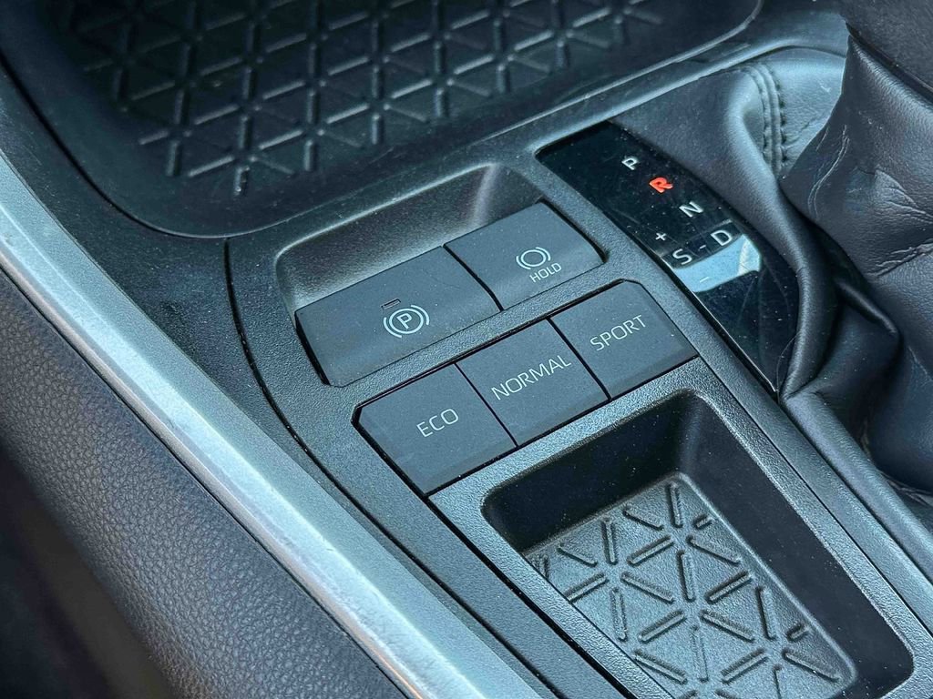 Used 2025 Toyota RAV4 XLE image 34