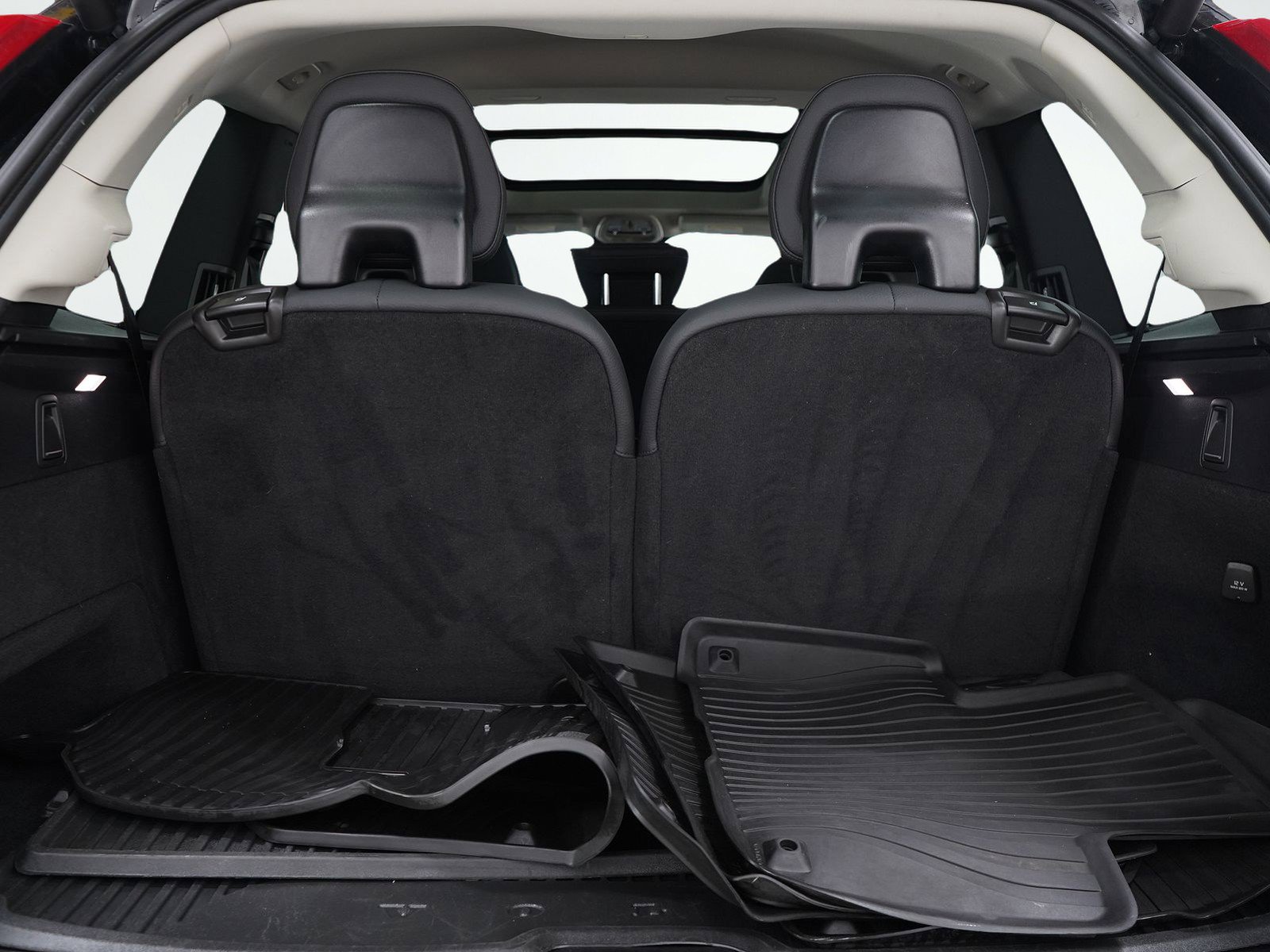 Used 2024 Volvo XC90 B6 Core w/ Protection Package Premier AWD/4WD image 9