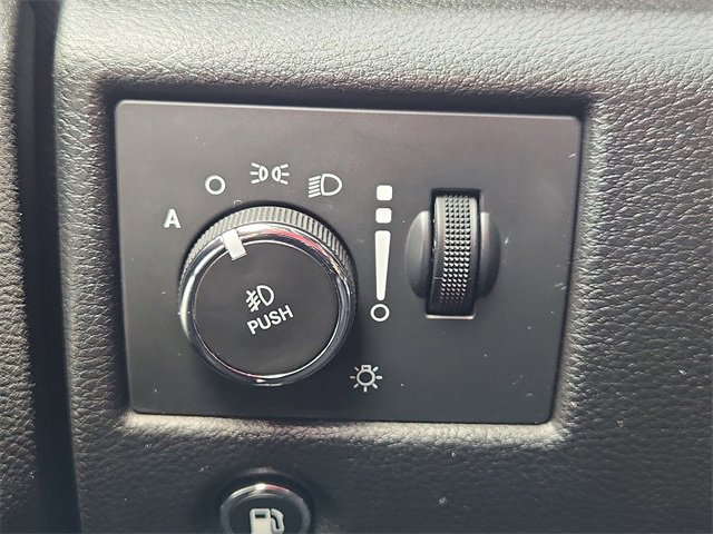 Used 2018 Jeep Grand Cherokee Laredo image 17