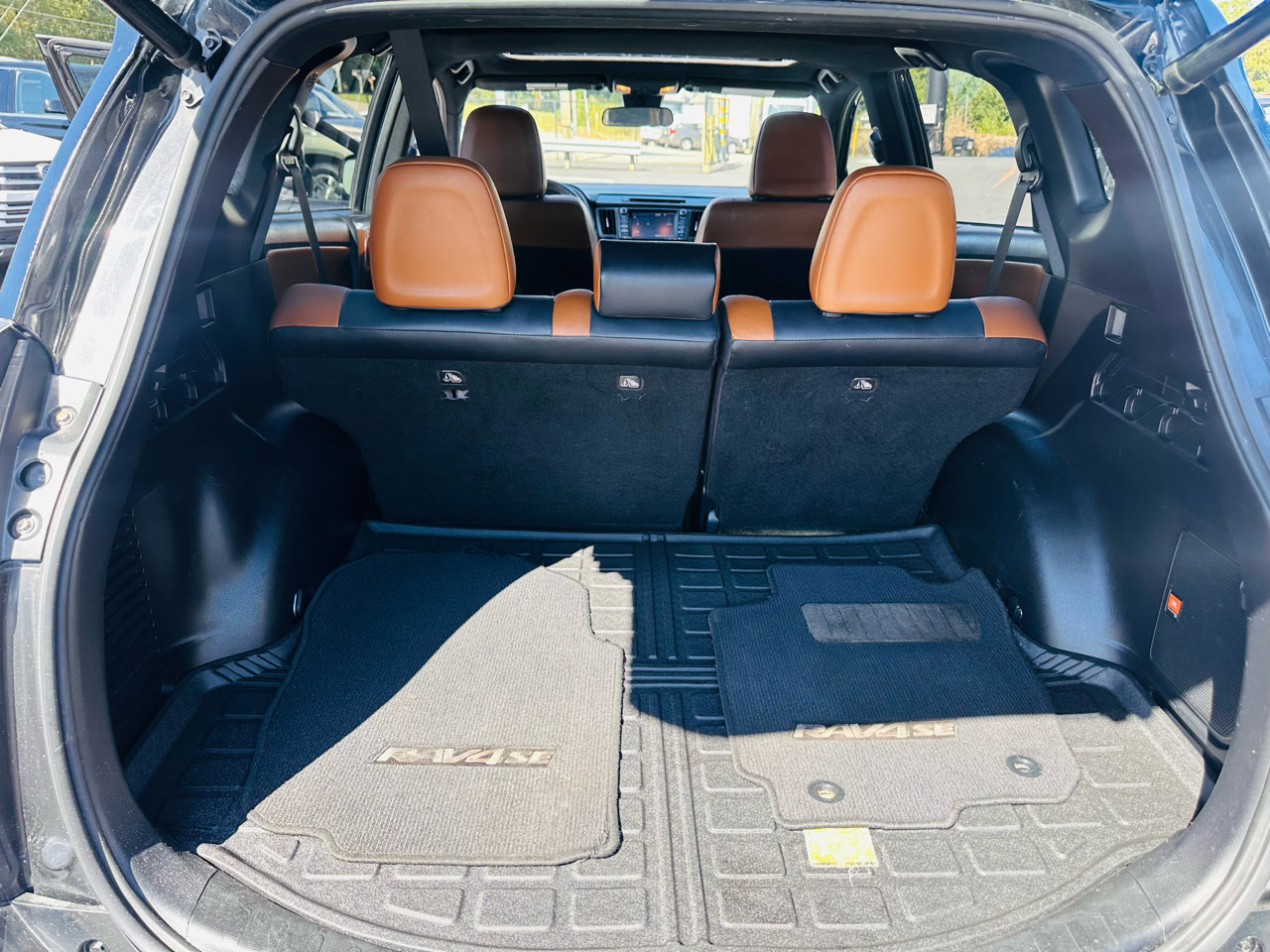 Used 2016 Toyota RAV4 SE image 30